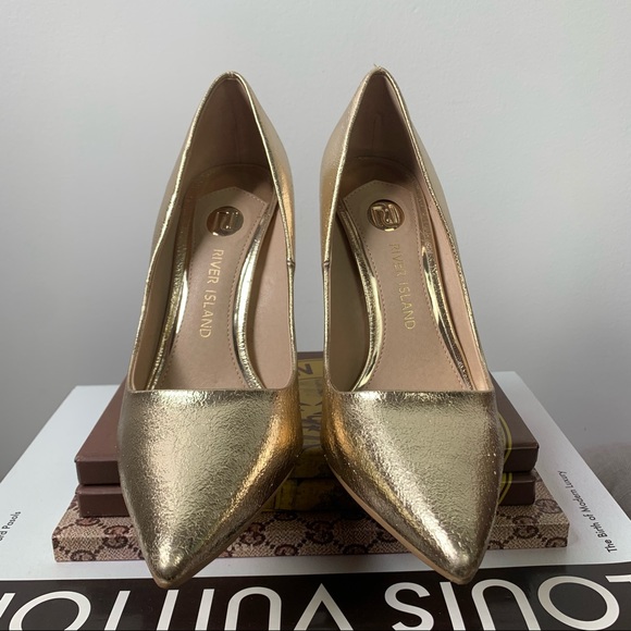 River Island Gold Wide Fit Razor Heel Court Shoes - Picture 3 of 8